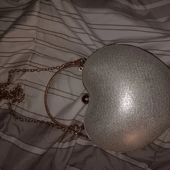 Women Heart Shape Crystal Tassel Bag - Picture 5 of 9